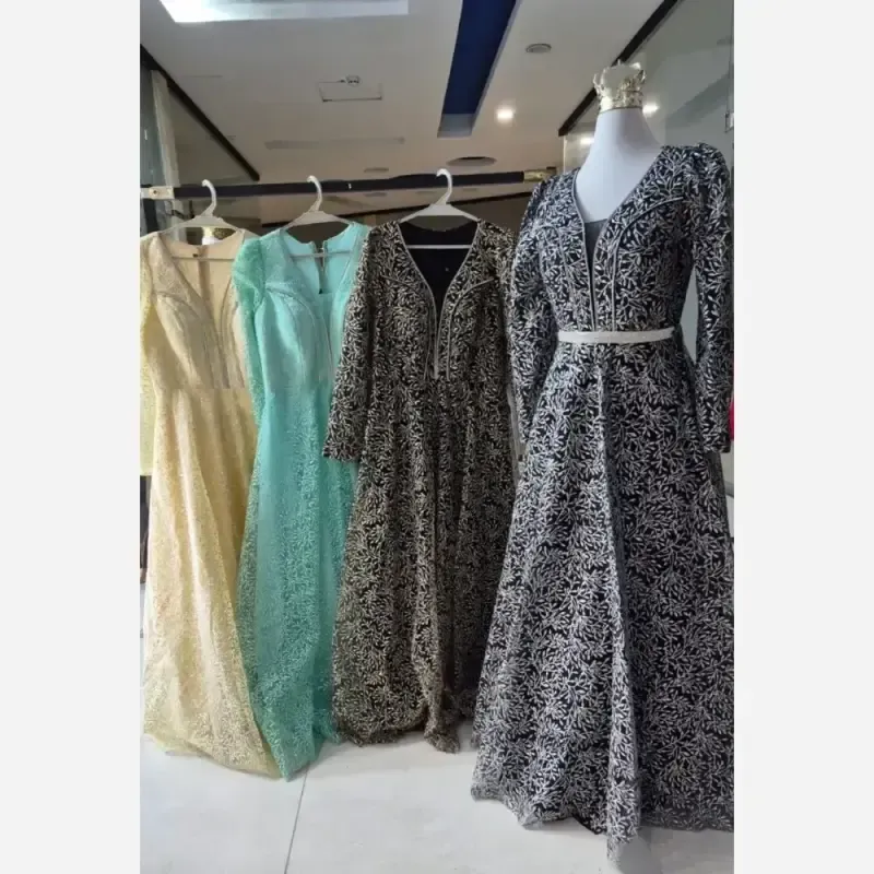 پیراهن مجلسی زنانه جنس شاین قد 150 با تور ژپون داخلی سایز بزرگ و رنگبندی