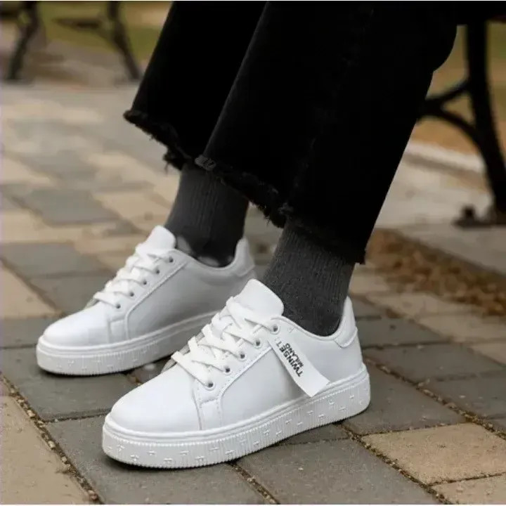 کفش کتونی اسپرت زنانه چرم مصنوعی مشکی و سفید سایز 37 تا 40